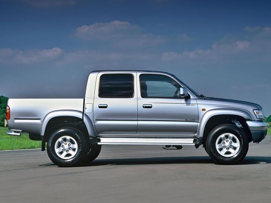  Toyota Hilux Double Cab 2001 года  (UK) (фото 8 из 11)